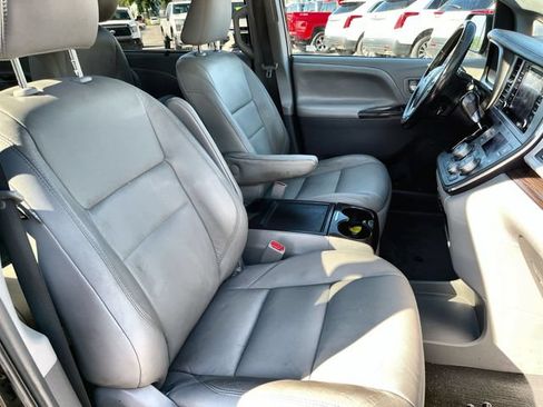 Used 2019 Toyota Sienna XLE w/ XLE Navigation Package AWD/4WD image 28