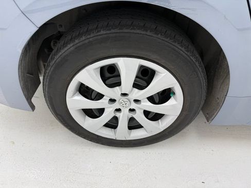 Used 2022 Toyota Corolla LE FWD image 5
