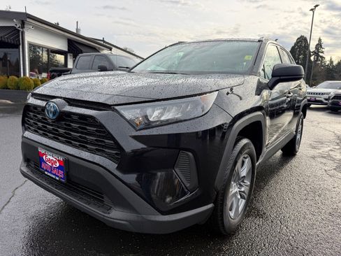 Used 2022 Toyota RAV4 LE image 16
