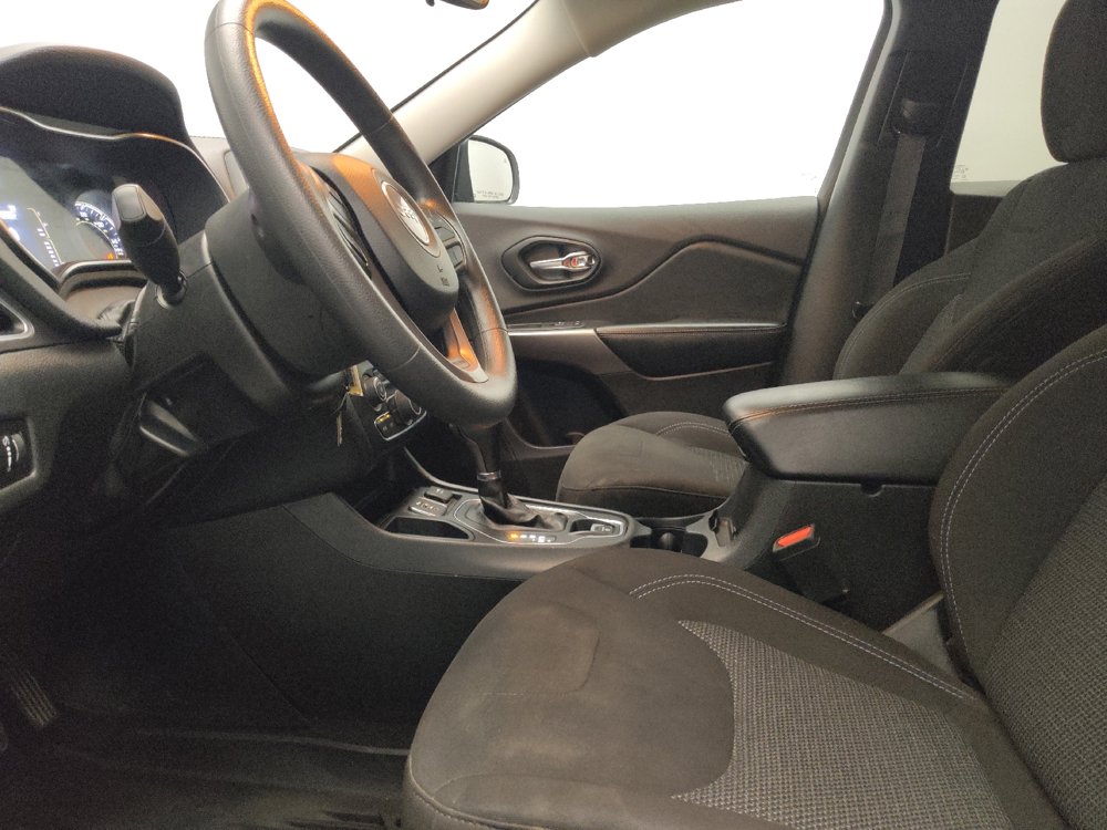 Used 2021 Jeep Cherokee Latitude FWD image 17