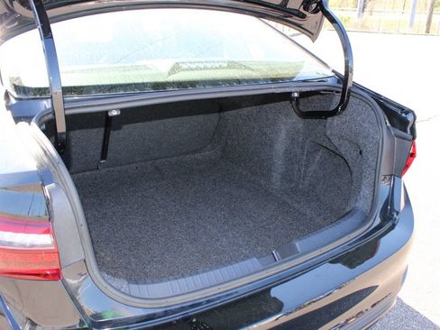 Used 2024 Volkswagen Jetta SE w/ Panoramic Sunroof Package FWD image 19