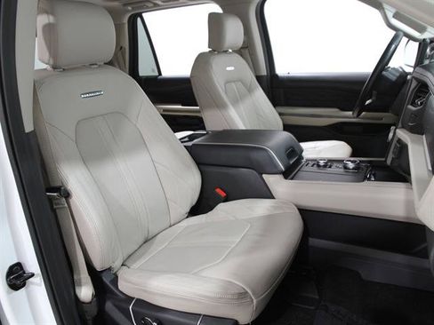 Used 2023 Ford Expedition Max Platinum image 18