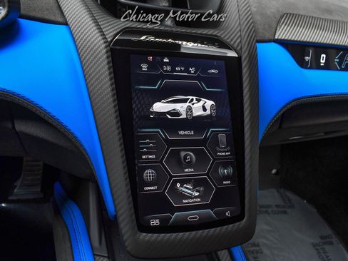 Used 2025 Lamborghini Revuelto image 13