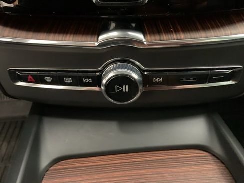 Certified 2024 Volvo XC60 B5 Plus image 16