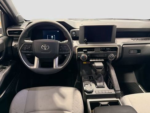 Certified 2025 Toyota Tacoma SR5 AWD/4WD image 19