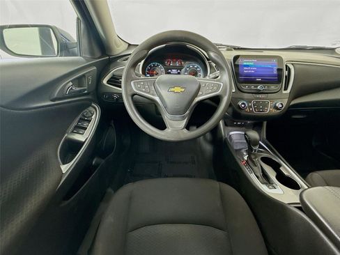 Used 2022 Chevrolet Malibu LT image 3
