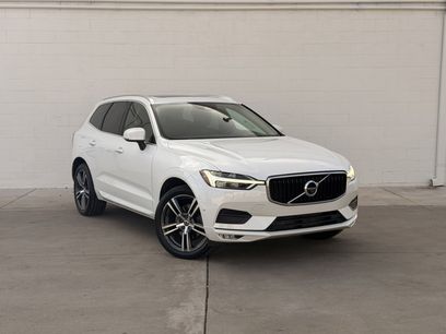 Used 2019 Volvo XC60 T5 Momentum w/ Multimedia Package