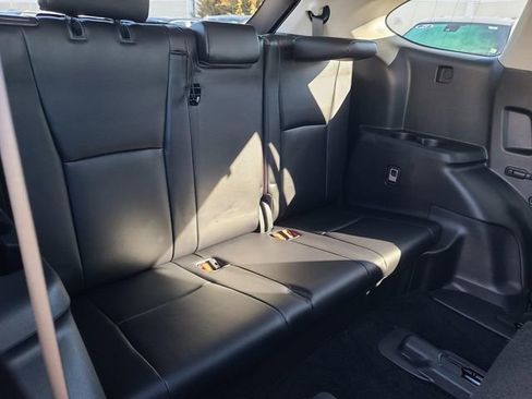 Used 2023 Toyota Highlander XLE AWD/4WD image 13