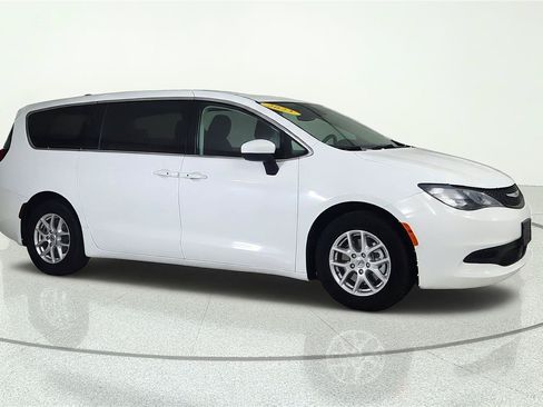 Used 2023 Chrysler Voyager LX FWD image 8