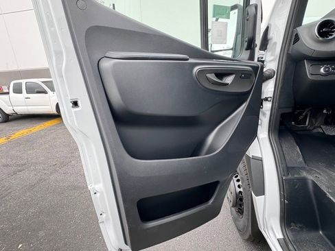 Used 2024 Mercedes-Benz Sprinter 3500 image 17