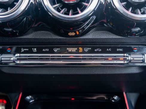 Used 2023 Mercedes-Benz GLB 35 AMG 4MATIC image 27