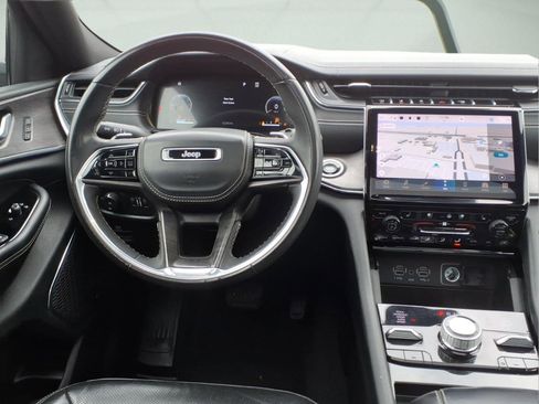 Used 2023 Jeep Grand Cherokee Overland AWD/4WD image 11