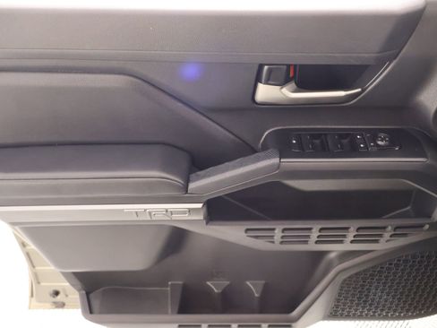 Used 2025 Toyota Tacoma TRD Off-Road image 15