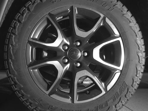 Used 2025 Jeep Compass Trailhawk AWD/4WD image 14