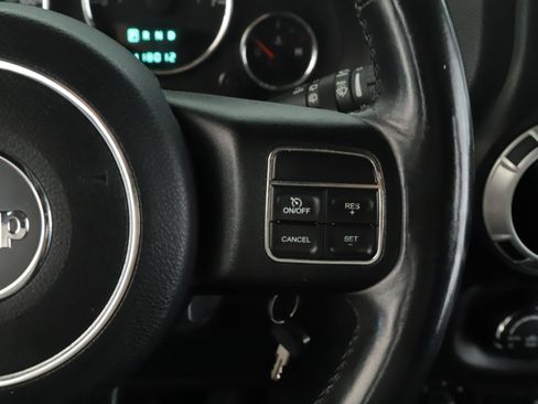 Used 2014 Jeep Wrangler Unlimited Sahara w/ Dual Top Group AWD/4WD image 7