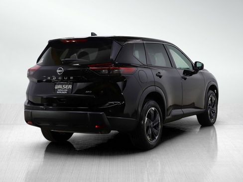Used 2025 Nissan Rogue SV image 5