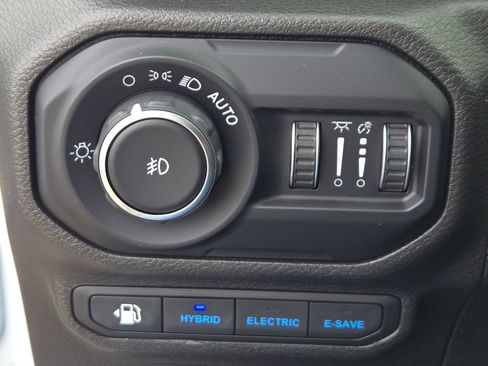 Used 2022 Jeep Wrangler Unlimited Sahara w/ Cold Weather Group image 23