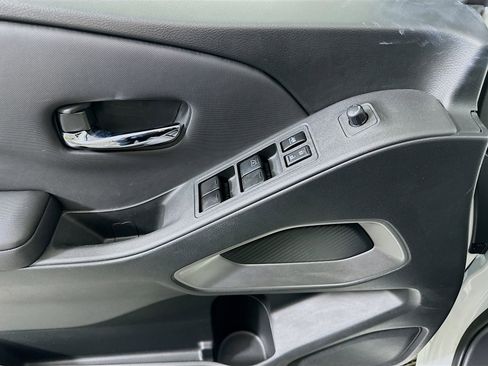 Used 2024 Nissan Frontier SV w/ SV Convenience Package image 15