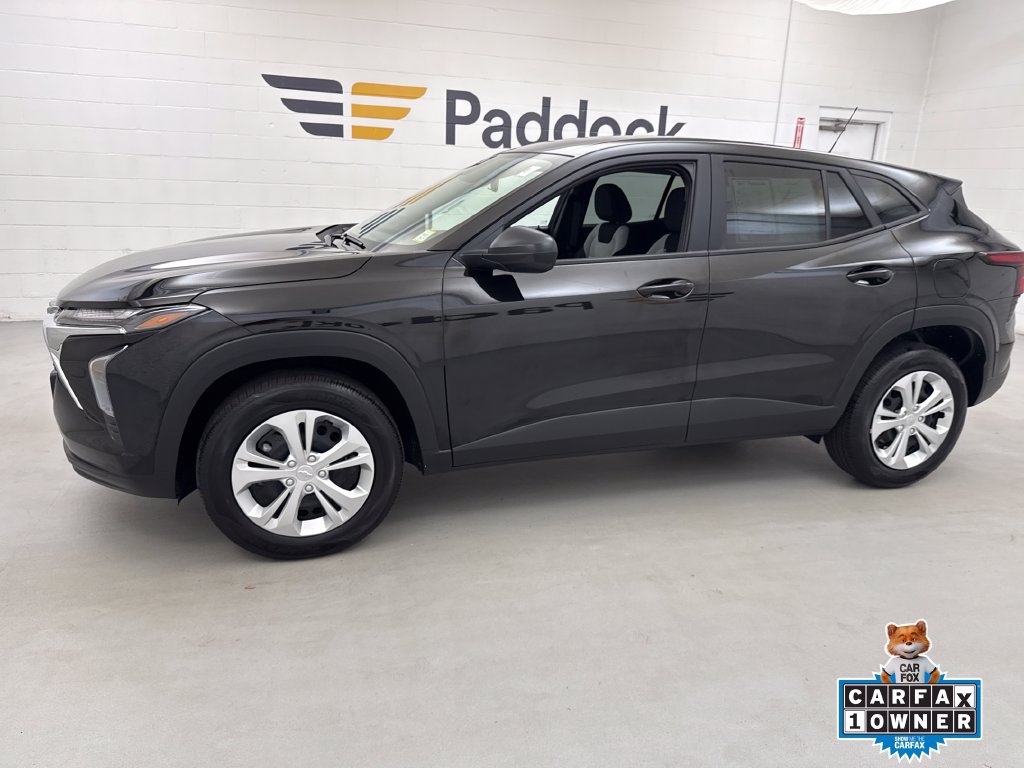 Used 2025 Chevrolet Trax LS FWD image 2