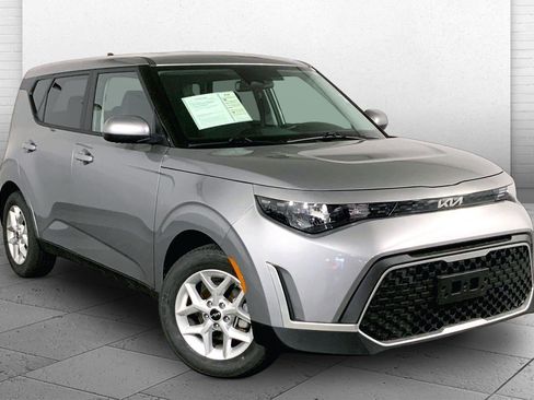Certified 2025 Kia Soul LX w/ LX Technology Package FWD image 1