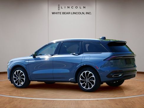 Used 2025 Lincoln Nautilus Reserve AWD/4WD image 7