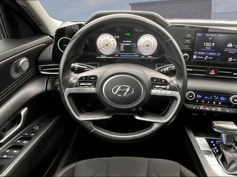 Used 2021 Hyundai Elantra SEL w/ Convenience Package FWD image 8