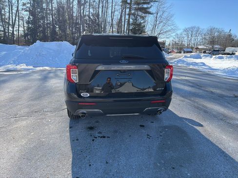 Used 2023 Ford Explorer XLT w/ Equipment Group 202A image 6