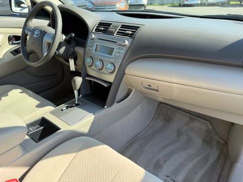 Used 2009 Toyota Camry LE FWD image 30
