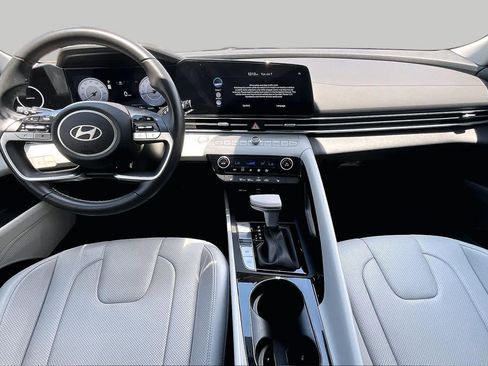 Used 2025 Hyundai Elantra Limited FWD image 13