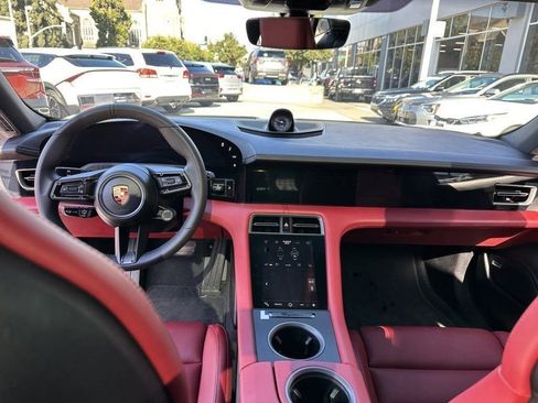 Used 2022 Porsche Taycan 4S image 9