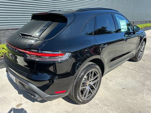 Used 2026 Porsche Macan AWD/4WD image 9