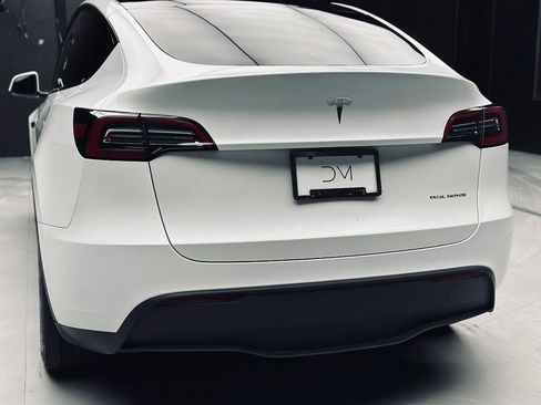 Used 2023 Tesla Model Y Long Range AWD/4WD image 16