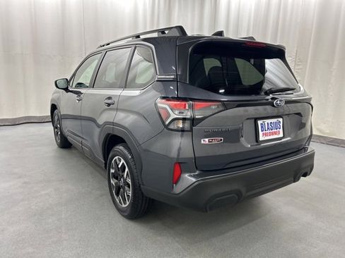 Used 2025 Subaru Forester Premium image 4