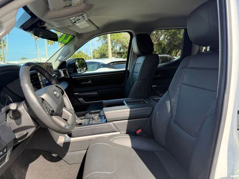 Used 2022 Toyota Tundra SR5 w/ SR5 Premium Package image 10