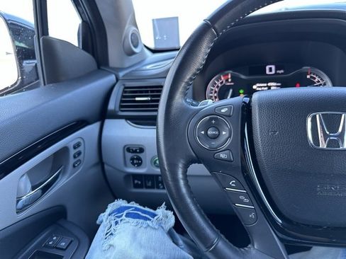 Used 2017 Honda Pilot Touring image 37