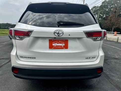 Used 2015 Toyota Highlander XLE AWD/4WD image 6