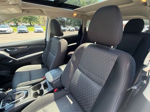 Used 2020 Nissan Rogue SV w/ Sun & Sound Touring Package FWD image 7