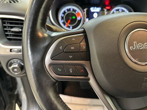 Used 2020 Jeep Cherokee Latitude Plus w/ Cold Weather Group image 20