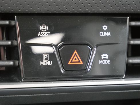 Certified 2024 Volkswagen Atlas SE w/ Black Wheel Package image 29