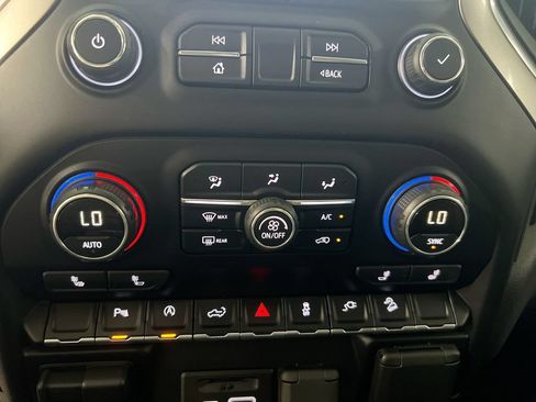 Used 2019 Chevrolet Silverado 1500 LTZ AWD/4WD image 16