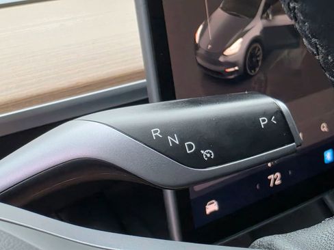 Used 2022 Tesla Model Y Long Range AWD/4WD image 19
