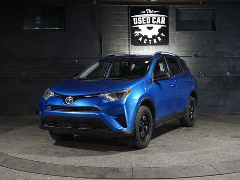 Used 2016 Toyota RAV4 LE image 1