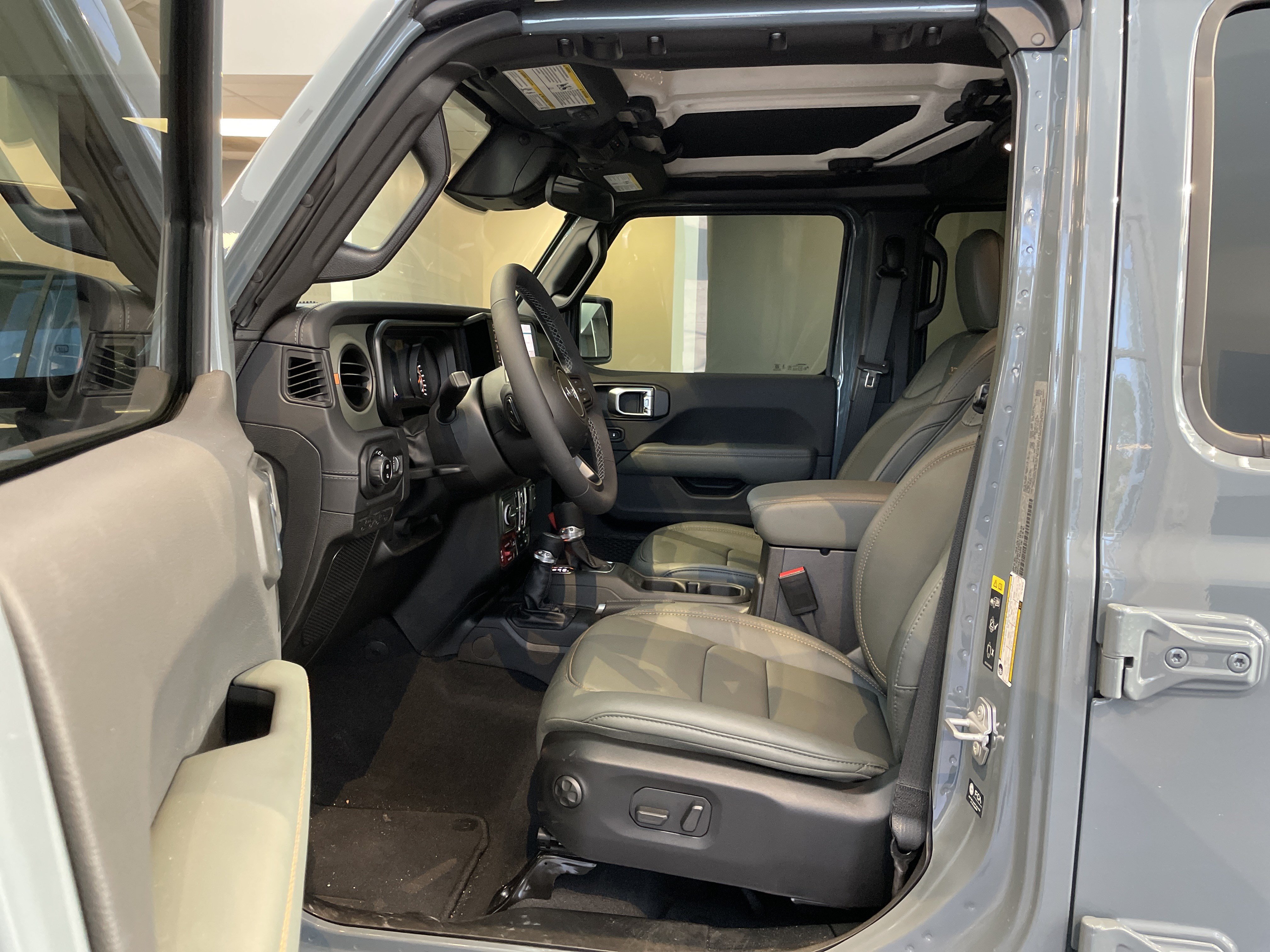 Used 2026 Jeep Gladiator Mojave w/ Steel Bumper Group AWD/4WD image 16