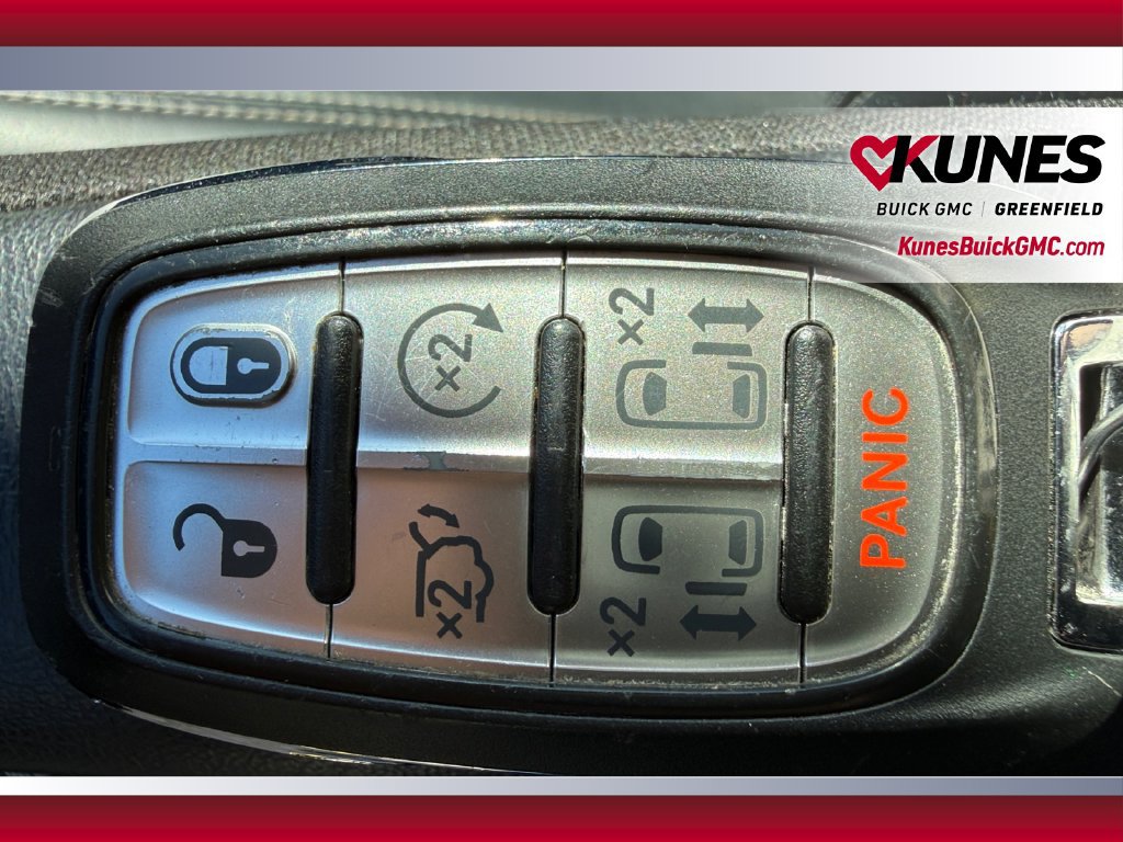 Used 2023 Chrysler Pacifica Touring-L FWD image 40