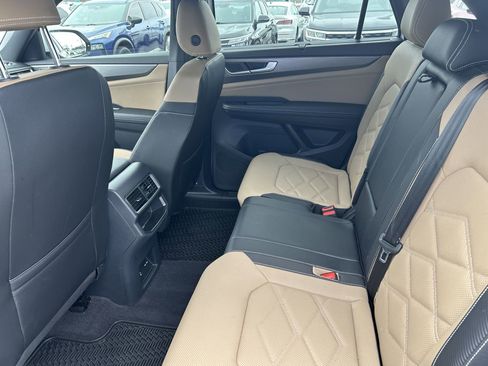 Used 2024 Volkswagen Atlas Cross Sport SE image 12