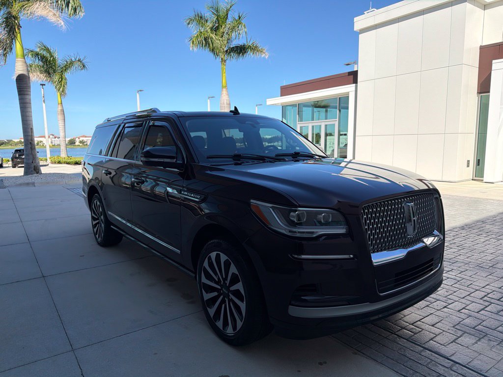Used 2023 Lincoln Navigator L Reserve AWD/4WD image 5