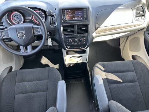 Used 2018 Dodge Grand Caravan SE w/ Power Convenience Group I image 16