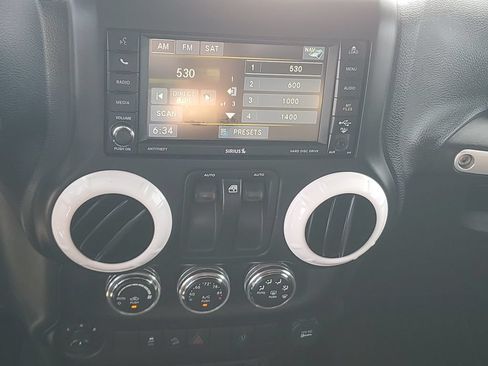 Used 2015 Jeep Wrangler Sahara w/ Dual Top Group AWD/4WD image 14