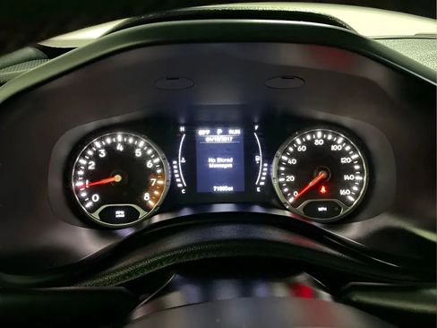 Used 2018 Jeep Renegade Latitude FWD image 10