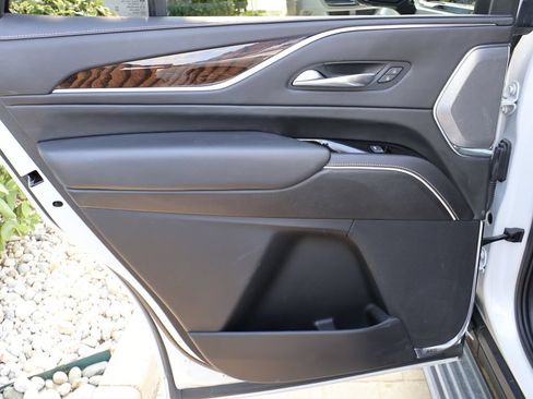Used 2021 Cadillac Escalade Premium Luxury Platinum w/ Heavy-Duty Trailer Package AWD/4WD image 15